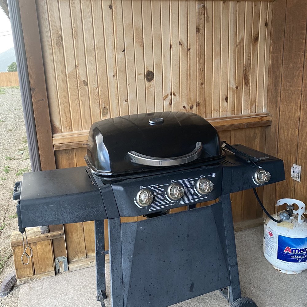 Great Sand Dunes Lodge - Each room has its own BBQ on the patio - Bed & Breakfast Near Me - Mosca, Colorado