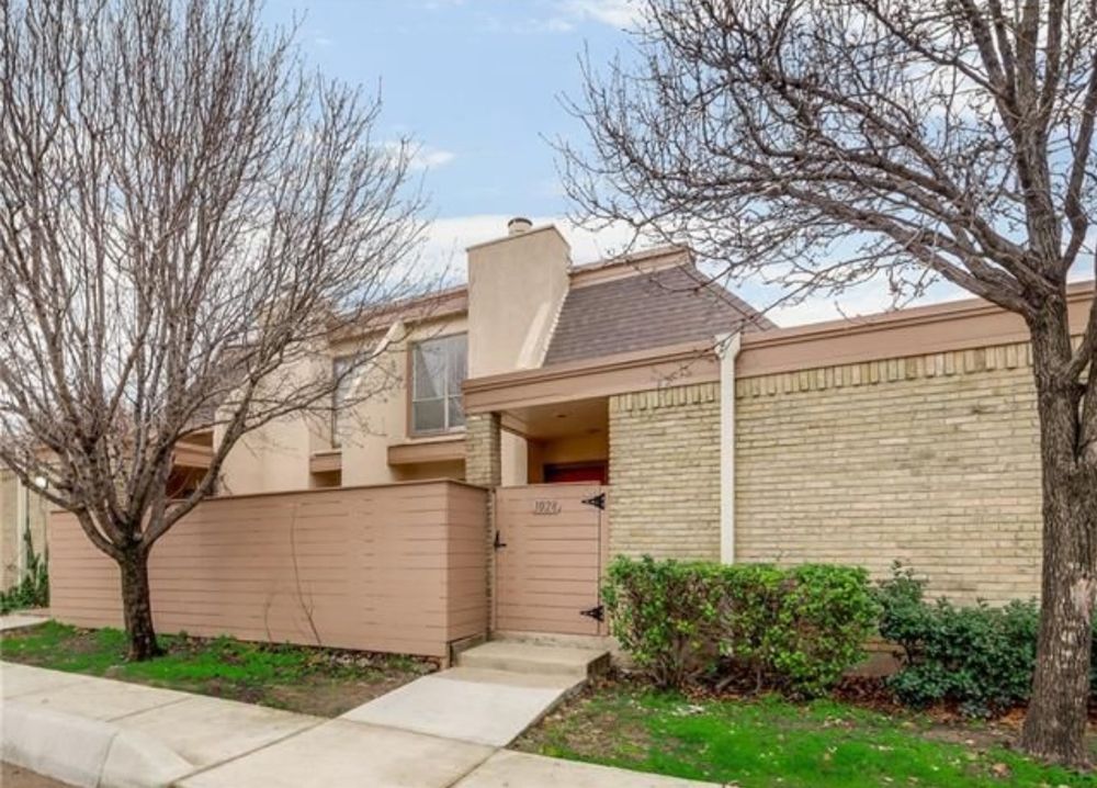 PARK LANE TOWNHOMES Updated September 2024 3045 Park Lane, Dallas, Texas Apartments Yelp