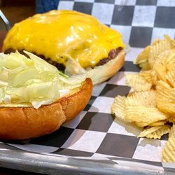 Paradise Island Saloon - Cheeseburger