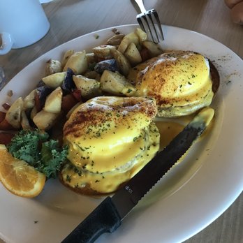 Red Rock Cafe - Eggs Benedict with Country potatoes - Breakfast & Brunch Near Me - Sedona, Arizona Red Rock Cafe - Eggs Benedict with Country potatoes - Breakfast & Brunch Near Me - Sedona, Arizona
