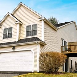 Liz Lassen - Lassen Realty - Townhouse For Sale - 18 Northgate Ct, N Grafton MA.  3 Bedroom & 2 1/2 Baths.  Elegant and Spacious.  $529K.  Call to learn more!