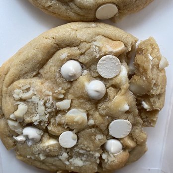 Crumbl - Clackamas - Raw! - Bakeries Near Me - Clackamas, Oregon