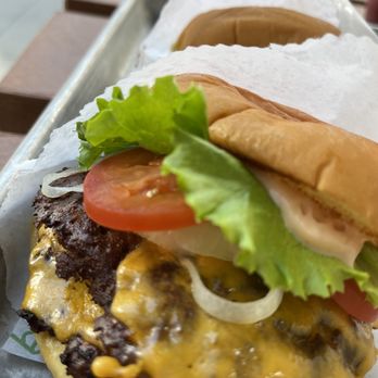 Shake Shack I-Drive - ShackBurger - Ice Cream & Frozen Yogurt Near Me - Orlando, Florida
