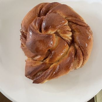 Flour Field Bakery - Cinnamon roll - Bakeries Near Me Flour Field Bakery - Cinnamon roll - Bakeries Near Me