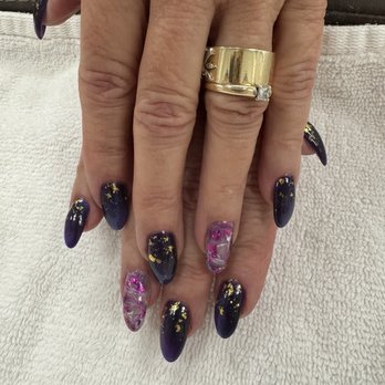 DaVi Nails - Blue violet cat eye nails.Loan always does a great job & works very hard to perfect the nails I want. - Nail Salons Near Me - Bakersfield, California