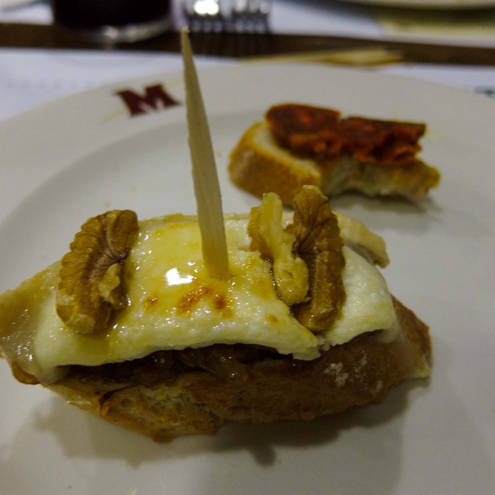 Maitea - I think this is grilled onion, cheese, and walnuts. - Spanish Near Me - Barcelona, B