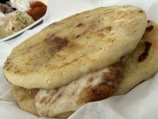 Ricas Pupusas by null