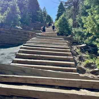 Manitou Incline - These steps can appear daunting, but you have to challenge yourself! - Hiking Near Me Manitou Incline - These steps can appear daunting, but you have to challenge yourself! - Hiking Near Me