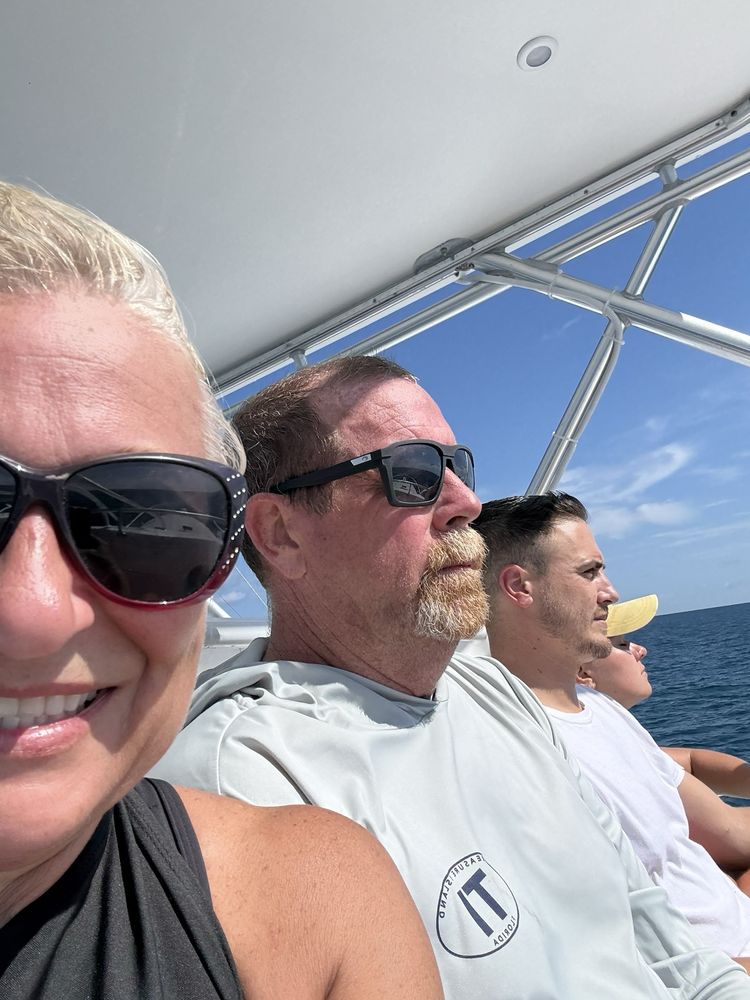 Lucky Too Charters Logo