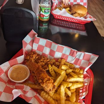Bro’s Hot Chicken - Chicken Shop Near Me - Miami, Florida