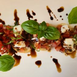 Laurel Leaf Culinary & Wellness - Fresh tomato basil bruschetta with a balsamic reduction