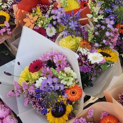 Vreemdelingenmarkt - Flowers abound