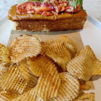 et al. - Lobster roll comes with thick, crunchy potato chips! - Breakfast & Brunch Near Me - Honolulu, Hawaii et al. - Lobster roll comes with thick, crunchy potato chips! - Breakfast & Brunch Near Me - Honolulu, Hawaii