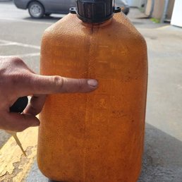 Only filled the 5 gallon can to here, but paid for $ 30.00, 5 galoons Only filled the 5 gallon can to here, but paid for $ 30.00, 5 galoons