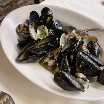 Hostaria Costanza - Sautéed mussels and wild clams - Italian Near Me - Rome, RM Hostaria Costanza - Sautéed mussels and wild clams - Italian Near Me - Rome, RM