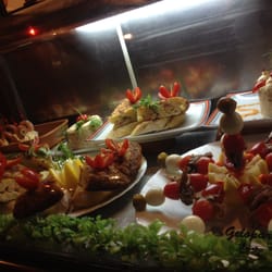 El Guachinche - vitrine de tapas; tudo bem colorido.
