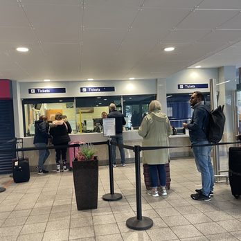 Southampton Central - A person - Train Stations Near Me - Southampton, STH