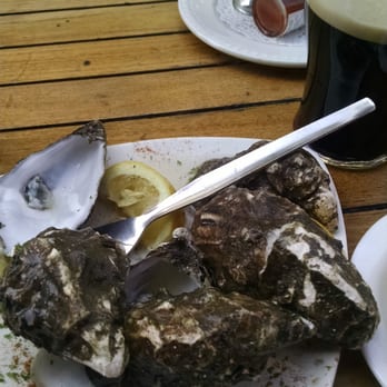Quays Bar - Pubs Near Me - Galway, G