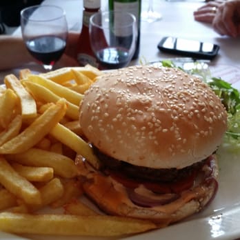 La Tour - Best French burger and fries I've ever had. - French Near Me - Versailles, 78 La Tour - Best French burger and fries I've ever had. - French Near Me - Versailles, 78