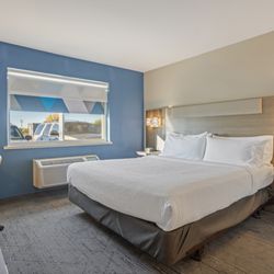 Holiday Inn Express & Suites Torrington