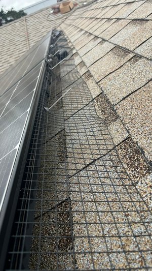 Slide of Tommy´s Roofing