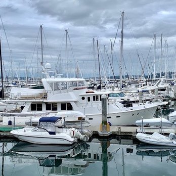 Maggie Bluffs - Magnolia yacht club and Maggie Bluffs - Seafood Near Me - Seattle, Washington Maggie Bluffs - Magnolia yacht club and Maggie Bluffs - Seafood Near Me - Seattle, Washington