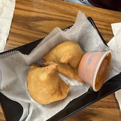 Mom’s Momo & Deli - Vegetable somosa