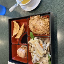 Moo Goo Gai Pan lunch special Moo Goo Gai Pan lunch special