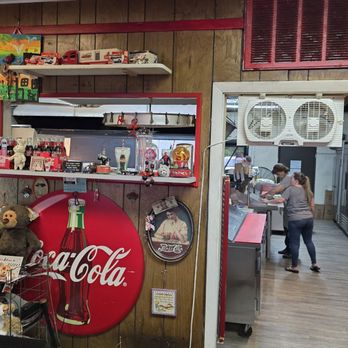 Bella's Pizza - Inside - Pizza Near Me - Columbus, Ohio