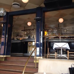 Cafe Morville - Indendørs. Op mod disken.