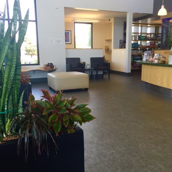 VCA Westmoreland Animal Hospital - Waiting area and specialty food area - Veterinarians Near Me - Eugene, Oregon VCA Westmoreland Animal Hospital - Waiting area and specialty food area - Veterinarians Near Me - Eugene, Oregon