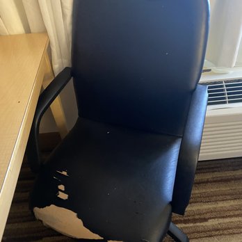 Quality Inn & Suites - Look this chair in bedroom - Hotels Near Me - Twin Falls, Idaho Quality Inn & Suites - Look this chair in bedroom - Hotels Near Me - Twin Falls, Idaho
