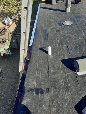 Contreras Roofing Logo