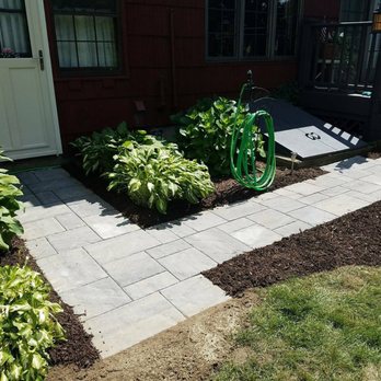 Ahlgren Landscaping - Techobloc Blu-60 Walkway - Landscaping Near Me - Plainville, Connecticut Ahlgren Landscaping - Techobloc Blu-60 Walkway - Landscaping Near Me - Plainville, Connecticut
