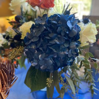 Petalz By Annie - Centerpiece - Florists Near Me - Livingston, Texas Petalz By Annie - Centerpiece - Florists Near Me - Livingston, Texas