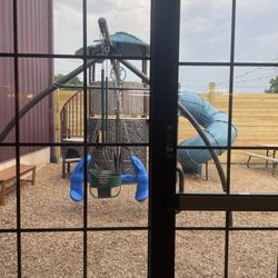 Jenn & Jessies Ice Cream Parlor - Outdoor play area