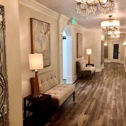Prive Salon Suites - Privé Salon Suites offers salon professionals a luxurious and private salon studio that is all inclusive and fully-furnished.