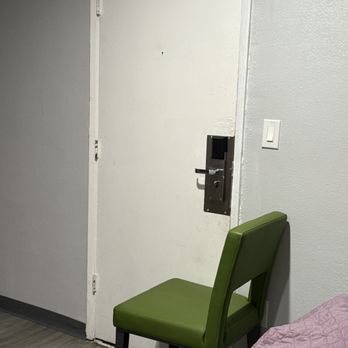 Hi-Way Host Motel - Door wouldn't lock so we used a chair for our piece of mind. - Hotels Near Me - Pasadena, California Hi-Way Host Motel - Door wouldn't lock so we used a chair for our piece of mind. - Hotels Near Me - Pasadena, California