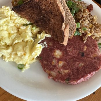 Moke’s Bread And Breakfast - Corn beef hash - Breakfast & Brunch Near Me - Honolulu, Hawaii