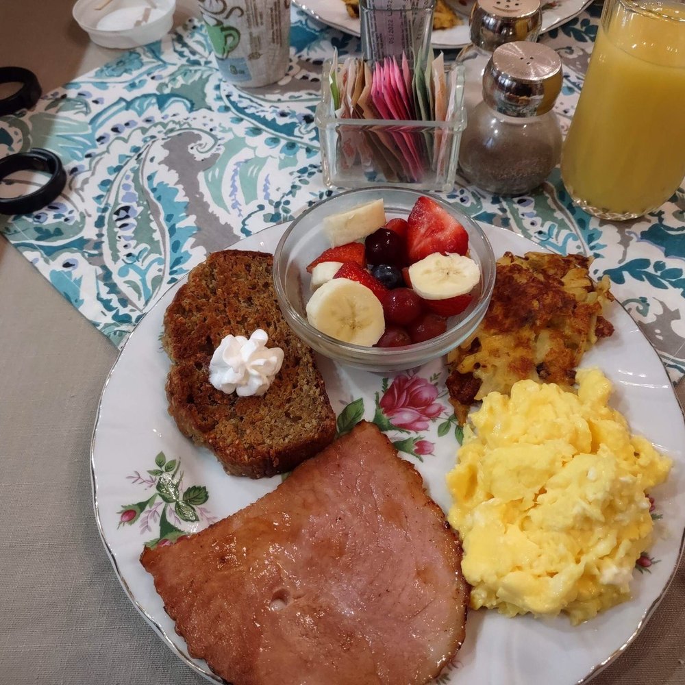 Patchwork Inn - Lovely homemade breakfast - Bed & Breakfast Near Me - Oregon, Illinois Patchwork Inn - Lovely homemade breakfast - Bed & Breakfast Near Me - Oregon, Illinois