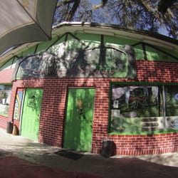 Shamrock Inn - The front doors.