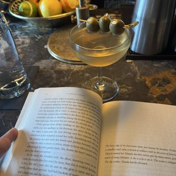 Key Circle Commons - Dirty martini - Lounges Near Me - Mountain Brook, Alabama