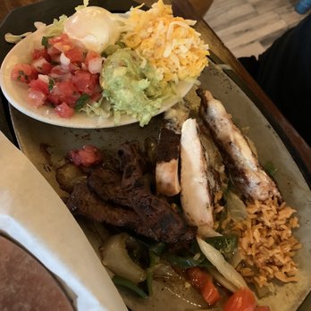 Uncle Julio's - Steak and chicken fajitas - Mexican Near Me - Orlando, Florida