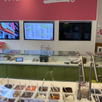 16 Handles - a display of food in a restaurant - Ice Cream & Frozen Yogurt Near Me - Livingston, New Jersey