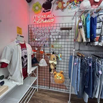 Classic Loot - Inside - Used, Vintage & Consignment Near Me - San Jose, California
