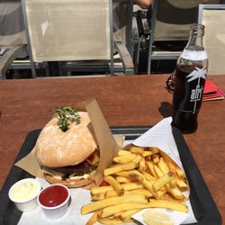 Howie's - Burger Menü mit Afri Cola