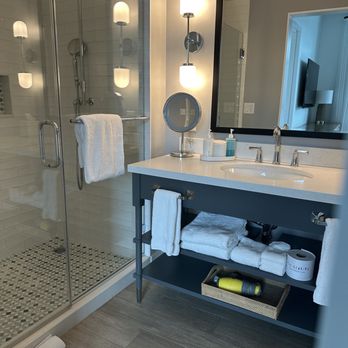 The Seabird Resort - Bathroom - Resorts Near Me - Oceanside, California