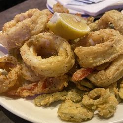 Frosty John's Pub & Restaurant - Crispy Calamari