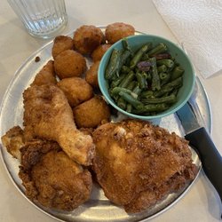 That's It The Coup - Fresh fried chicken with breaded mushrooms and green beans with bacon!