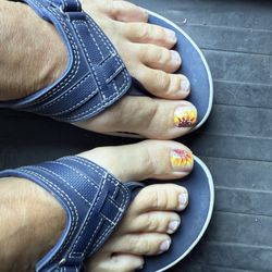 Topline Nails - Shoutout to Adam for an awesome pedicure and Trina for decorating my toes with sunflowers  Trina is truly gifted in her artistry.